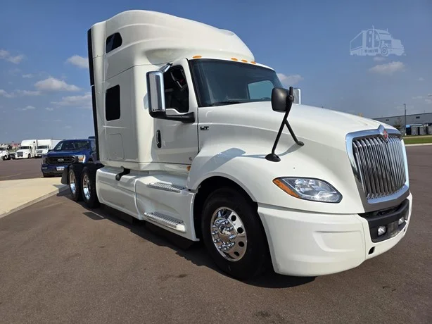 2024 International LT - image 7