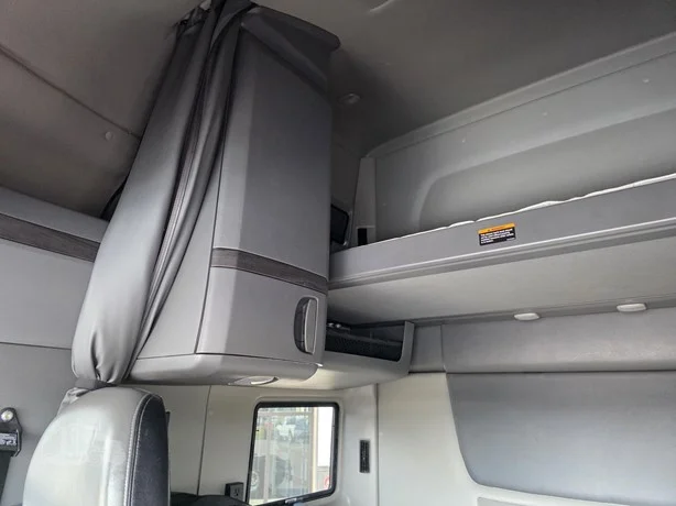 2024 International LT - image 39