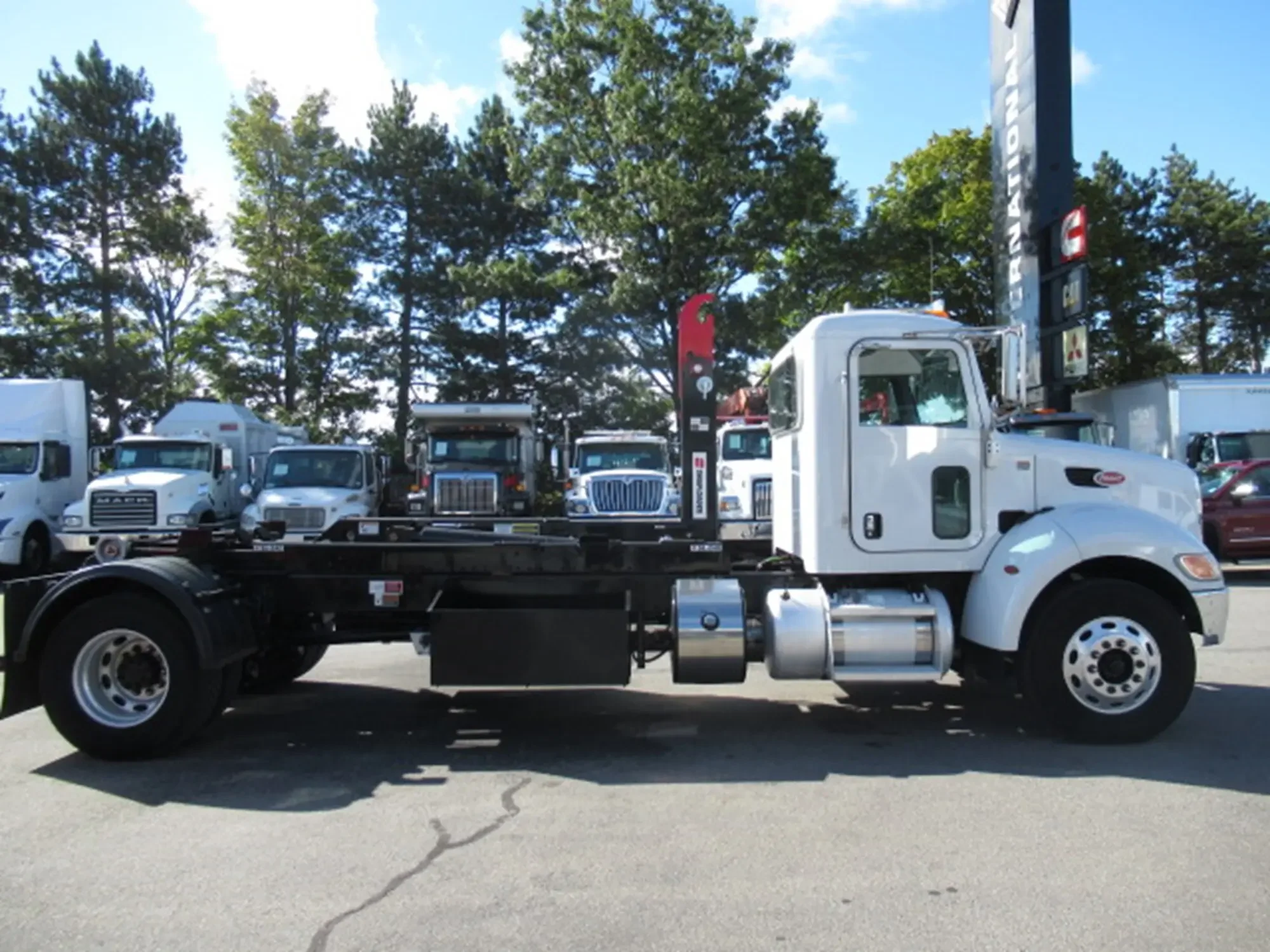 2014 Peterbilt 337 - image 4