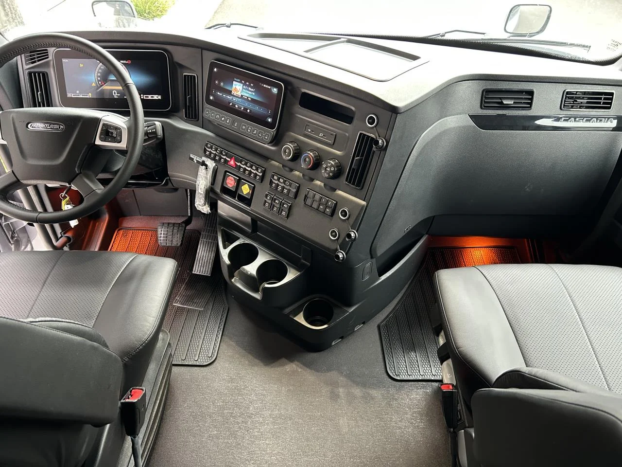 2027 Freightliner in Pacific, WA — photo 9
