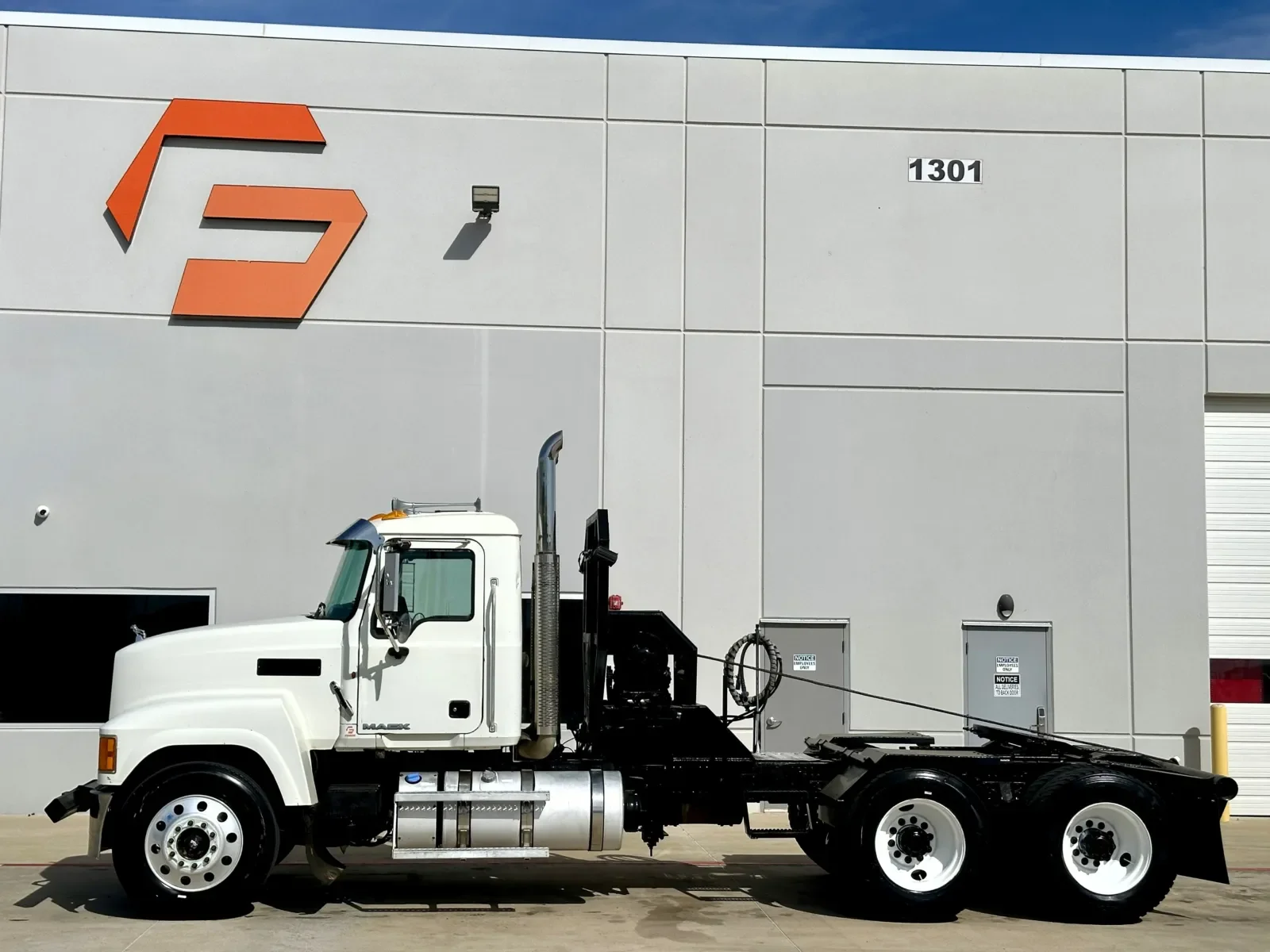 2013 Mack Pinnacle in Hutchins, TX — photo 4