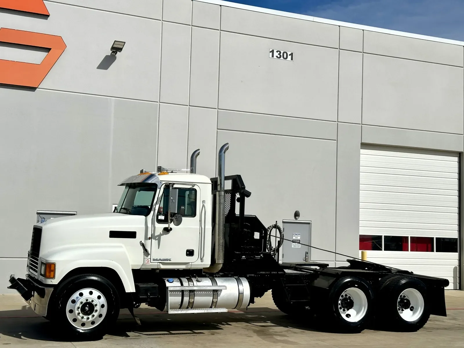2013 Mack Pinnacle - image 2