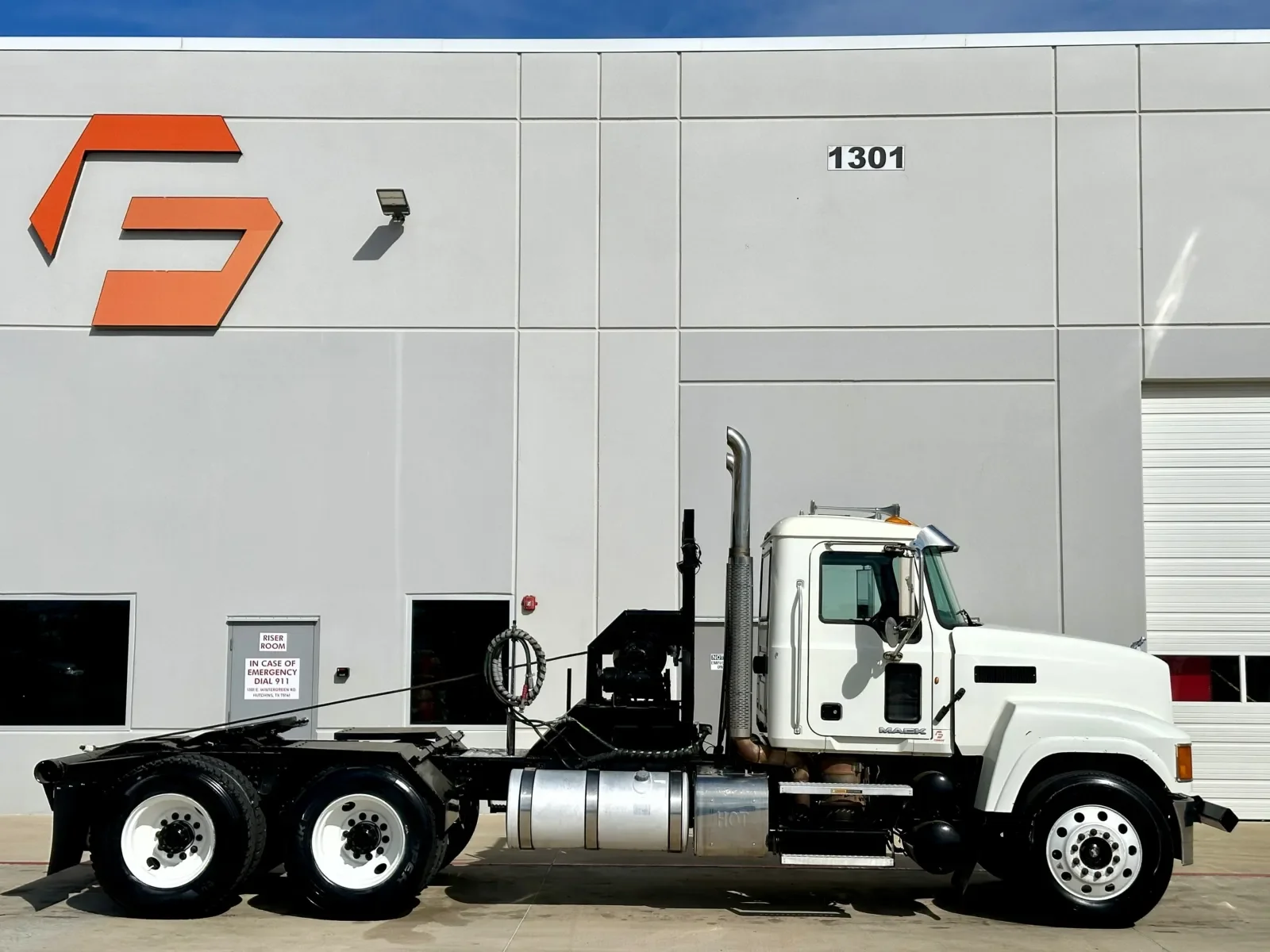 2013 Mack Pinnacle in Hutchins, TX — photo 3