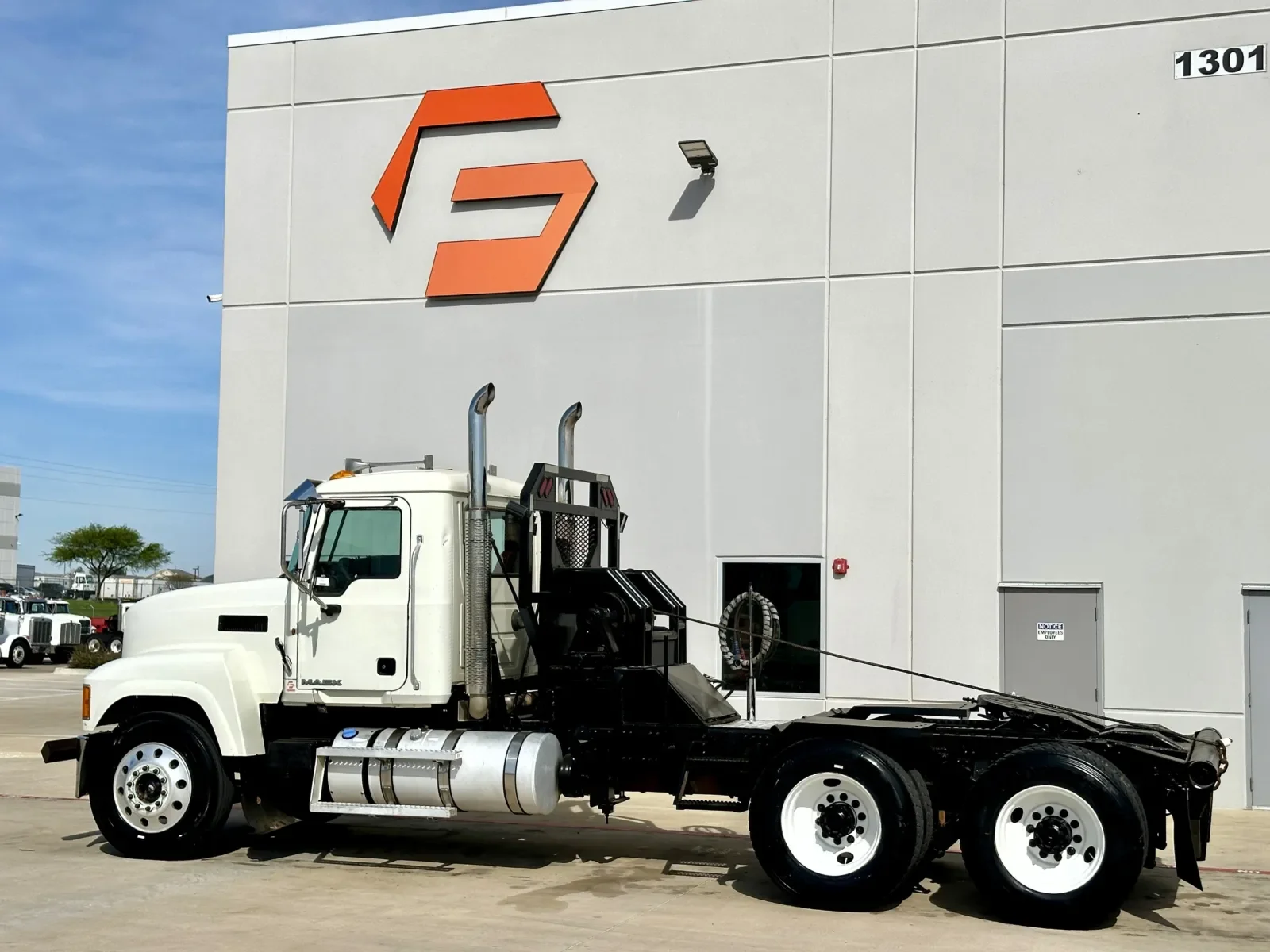 2013 Mack Pinnacle in Hutchins, TX — photo 6