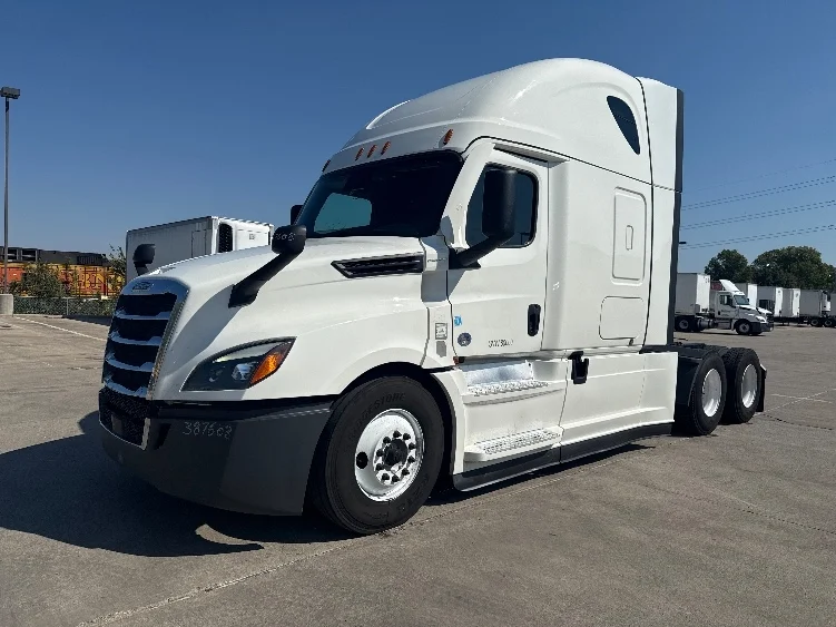 2021 Freightliner Cascadia - image 3