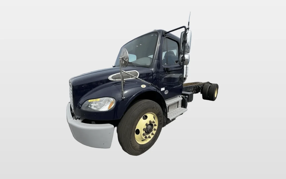 2018 Freightliner M2 106 - image 1