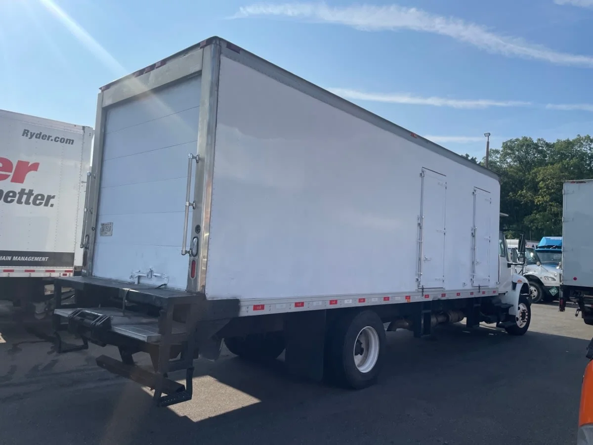 2016 International 4300 in Farmingdale, NY — photo 4