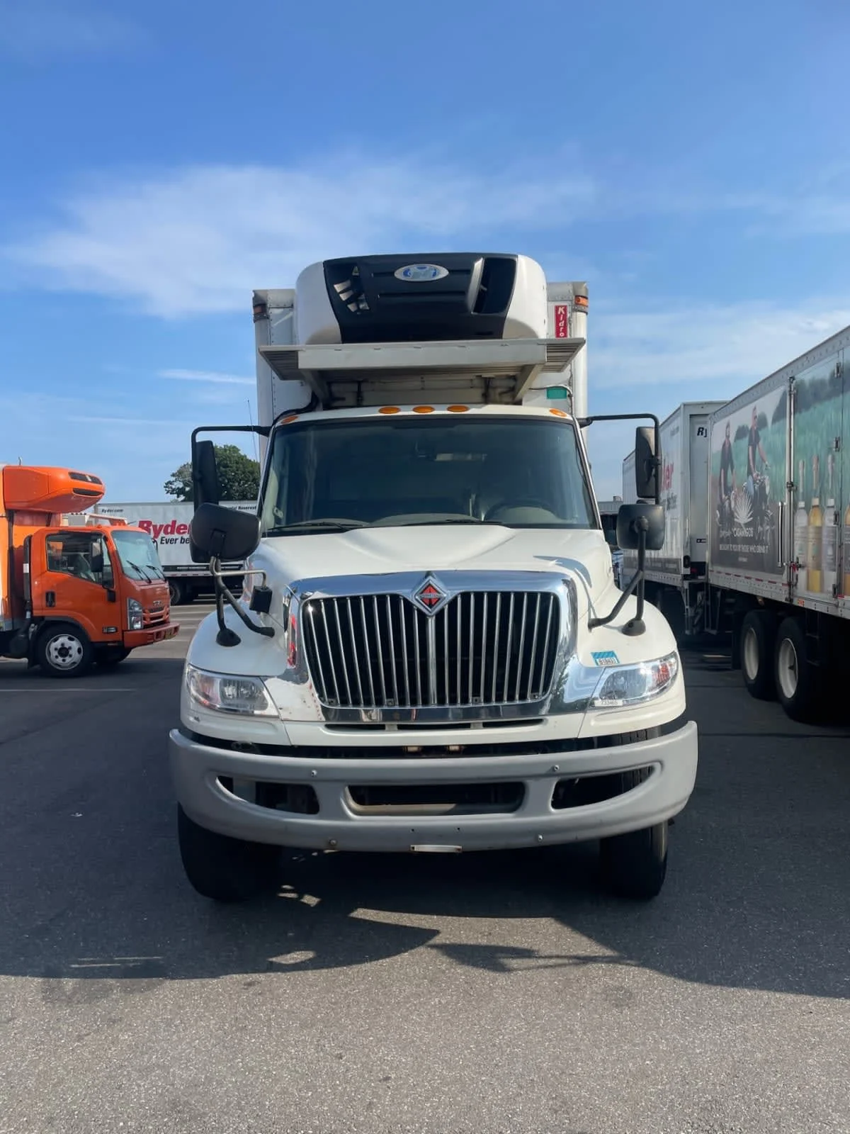 2016 International 4300 in Farmingdale, NY — photo 2