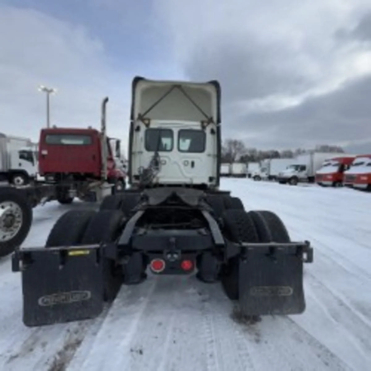 2019 Freightliner Cascadia - image 5