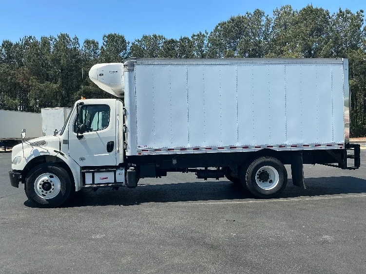 2019 Freightliner M2 106 - image 4