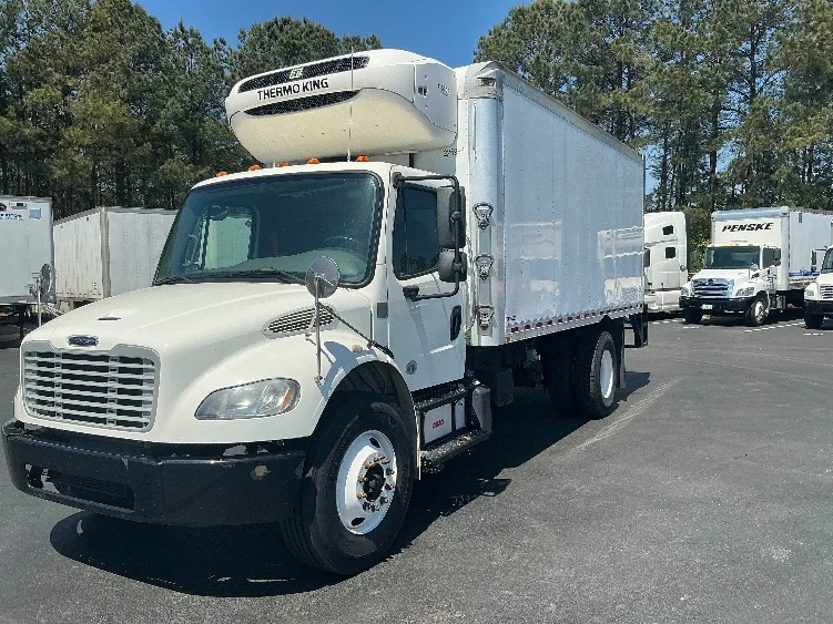 2019 Freightliner M2 106 - image 3