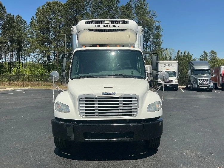 2019 Freightliner M2 106 - image 2