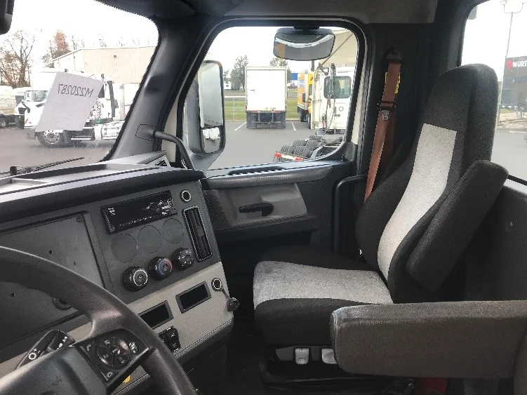 2021 Freightliner Cascadia - image 10