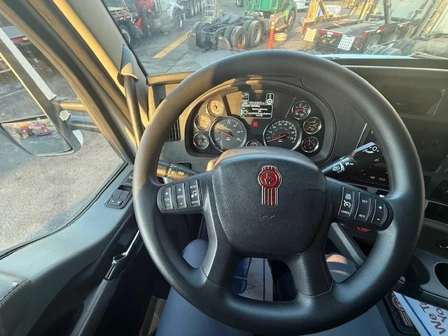 2020 Kenworth T880 - image 10