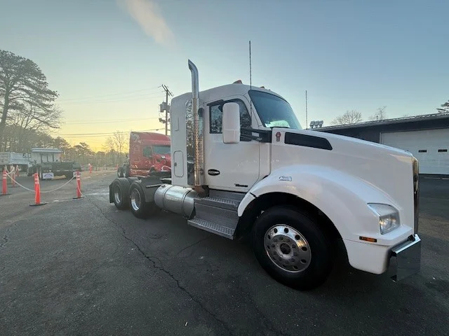 2020 Kenworth T880 - image 2