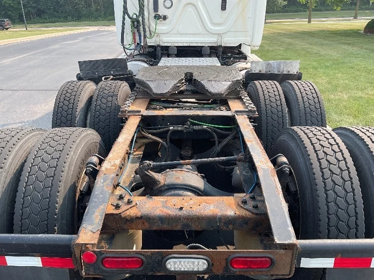 2018 Freightliner Cascadia - image 6