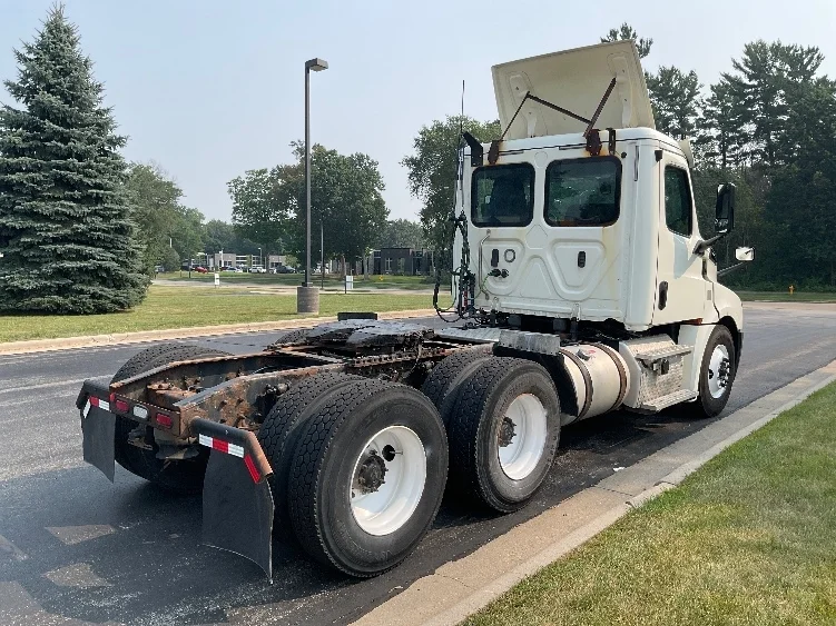 2018 Freightliner Cascadia - image 7