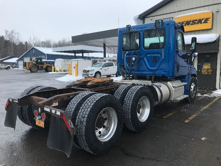 2017 Freightliner Cascadia - image 7