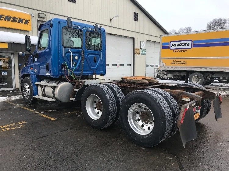 2017 Freightliner Cascadia - image 5