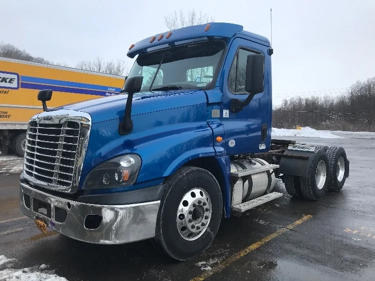 2017 Freightliner Cascadia - image 3