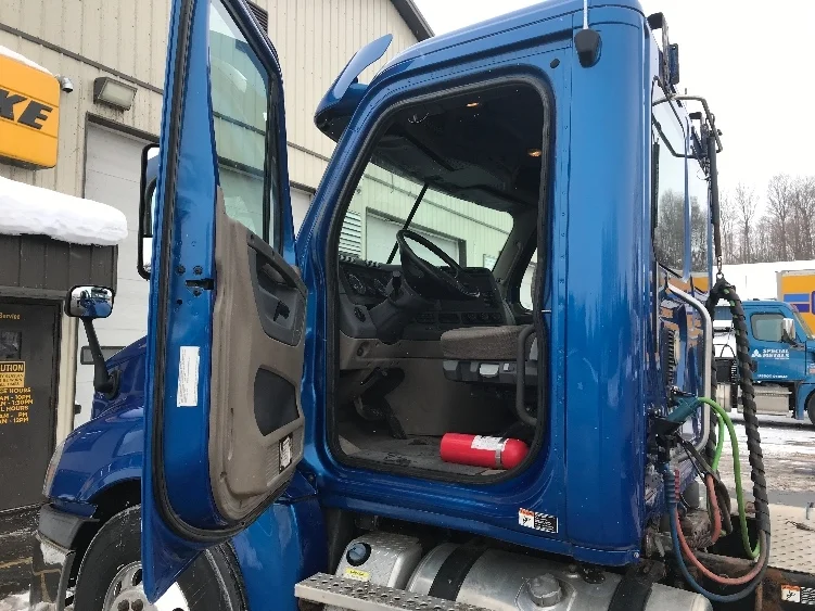 2017 Freightliner Cascadia - image 9