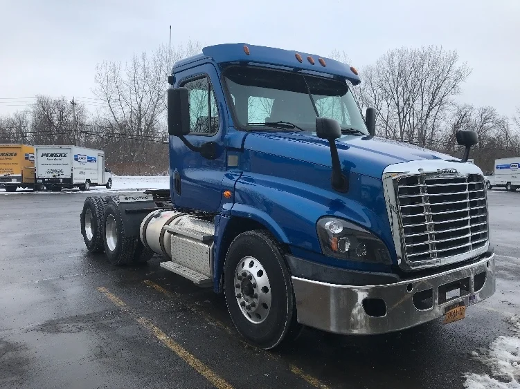 2017 Freightliner Cascadia in Whitesboro, NY