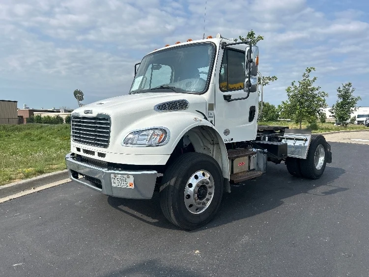 2019 Freightliner eM2 in Windsor, WI — photo 3