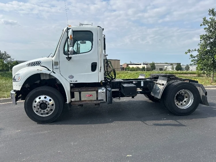 2019 Freightliner eM2 in Windsor, WI — photo 4