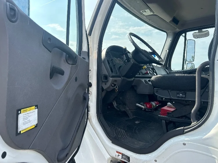 2019 Freightliner eM2 in Windsor, WI — photo 9