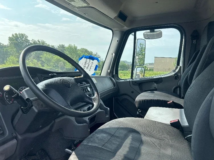 2019 Freightliner eM2 in Windsor, WI — photo 10