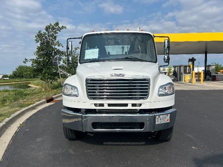 2019 Freightliner eM2 in Windsor, WI — photo 2