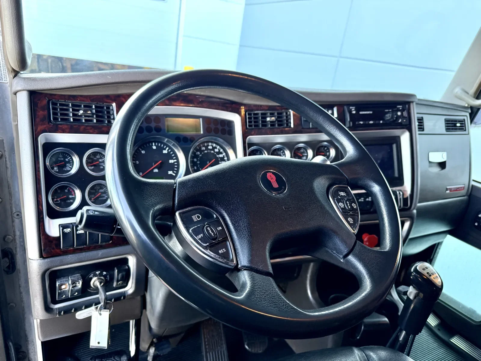 2014 Kenworth T800 - image 15