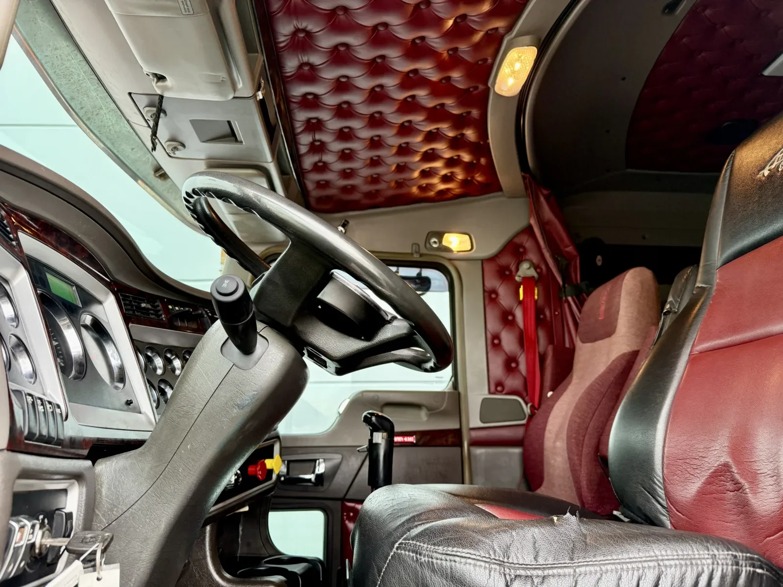 2014 Kenworth T800 - image 14