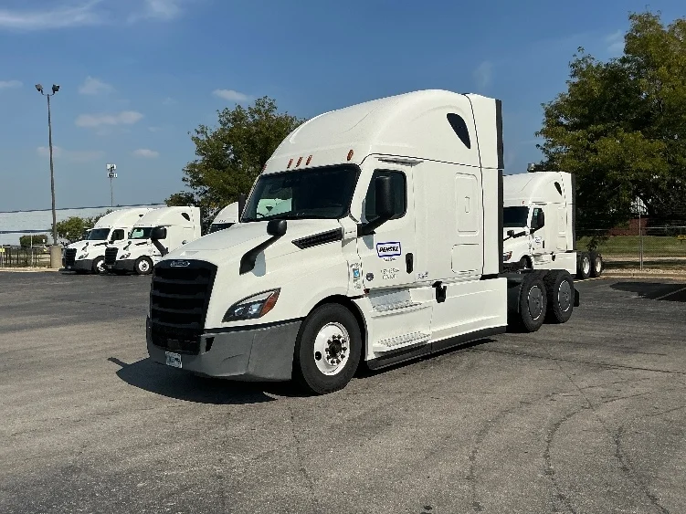 2022 Freightliner Cascadia - image 3