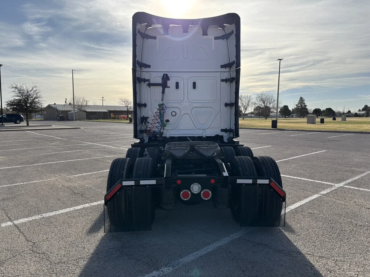 2026 Freightliner Cascadia - image 4