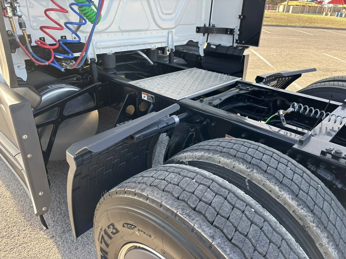 2026 Freightliner Cascadia - image 9