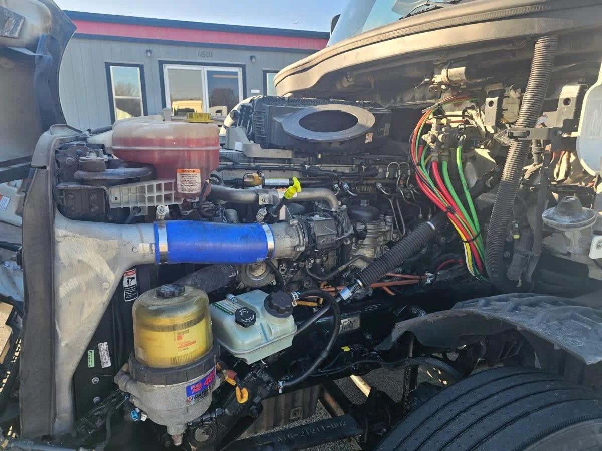 2021 Freightliner Cascadia - image 8