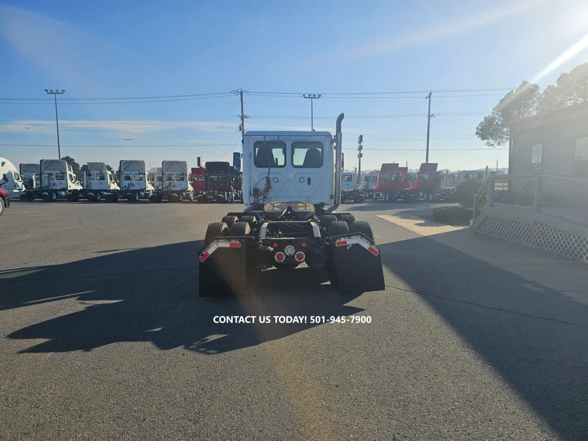 2021 Freightliner Cascadia - image 5