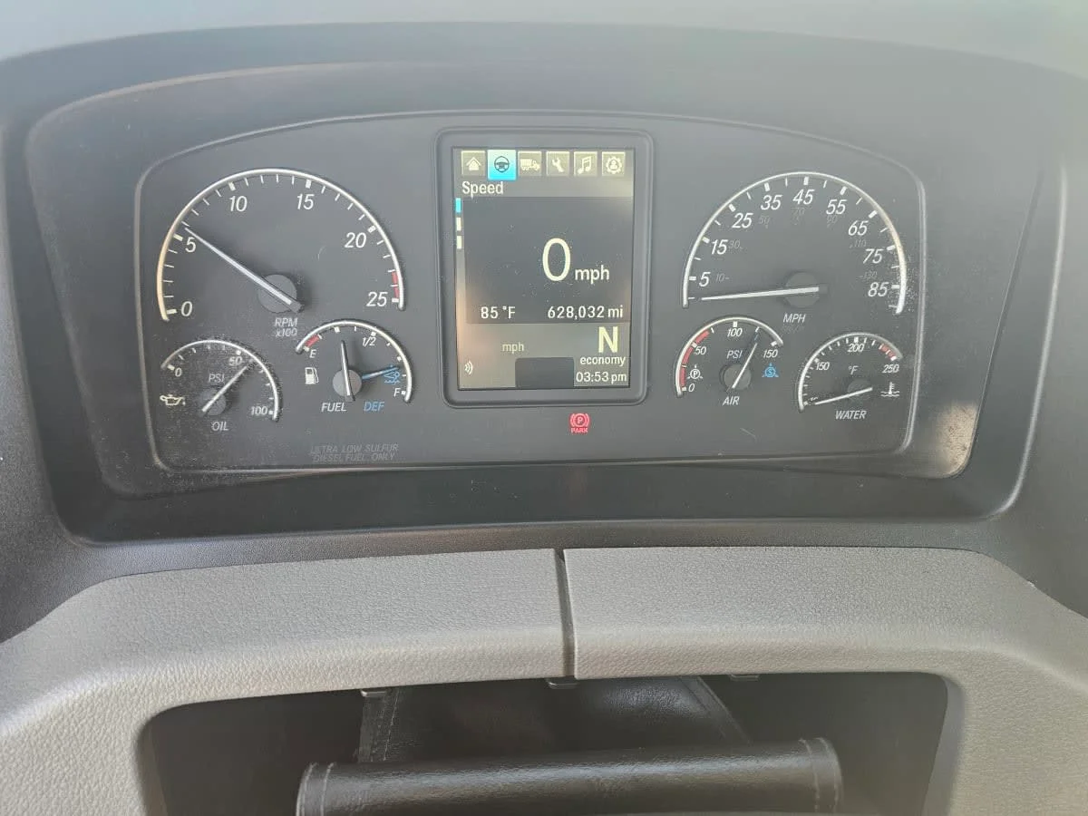 2021 Freightliner Cascadia - image 11