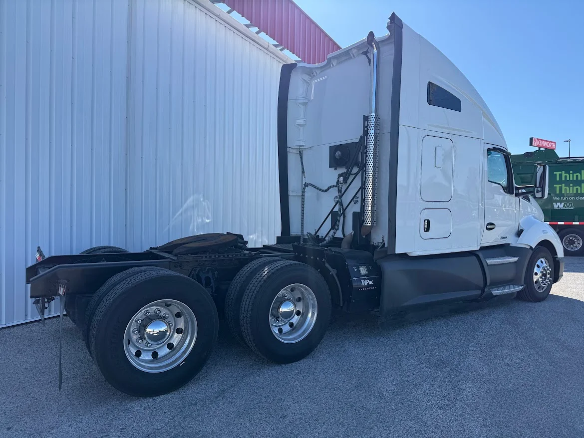 2023 Kenworth T680 - image 4