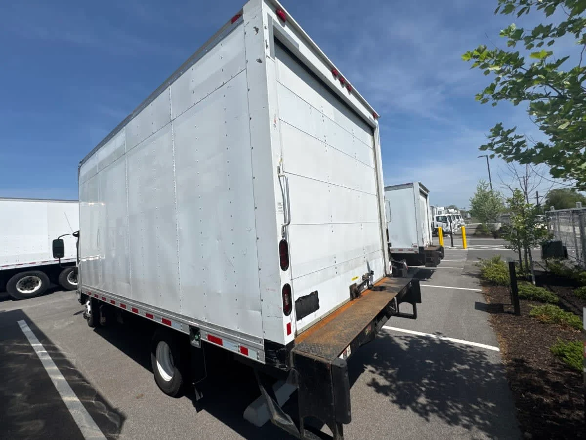 2018 Isuzu NPR - image 6