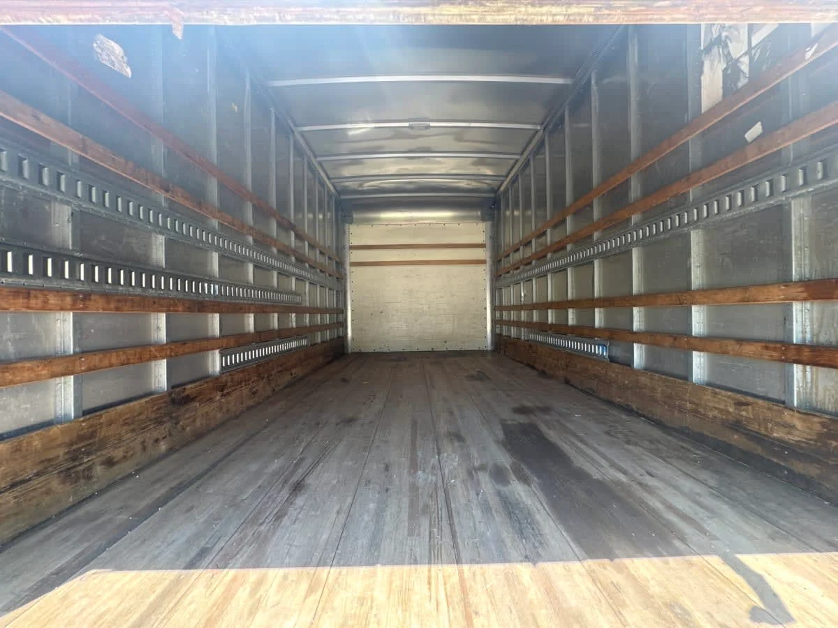 2018 Isuzu NPR - image 8