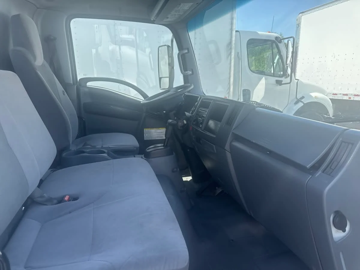 2018 Isuzu NPR - image 9