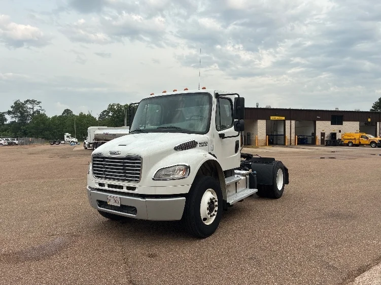 2021 Freightliner eM2 in Jackson, MS — photo 3