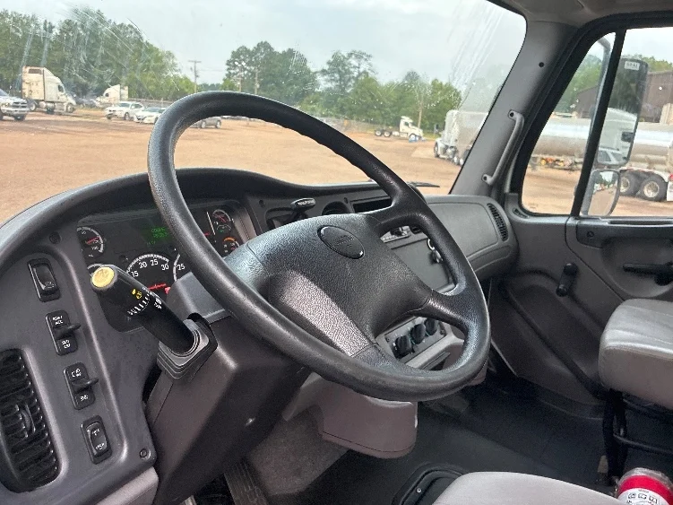 2021 Freightliner eM2 in Jackson, MS — photo 10