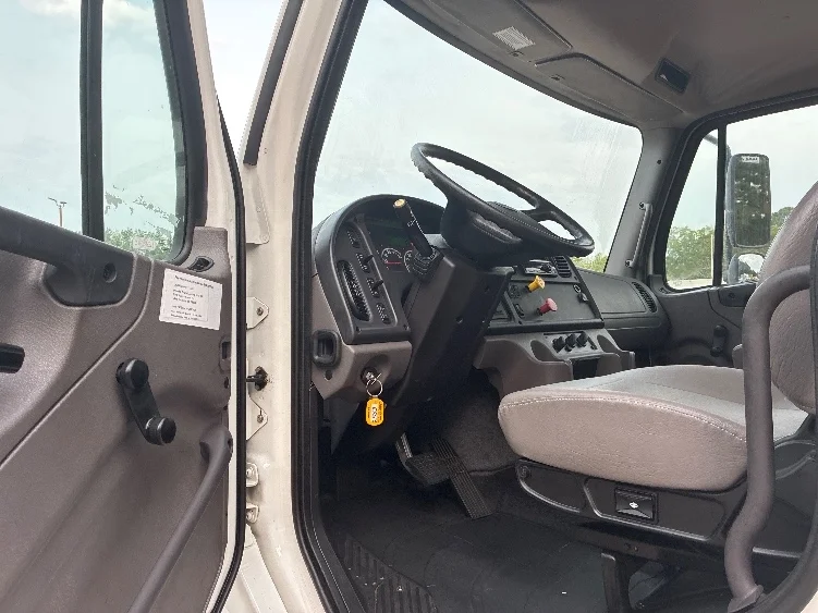 2021 Freightliner eM2 in Jackson, MS — photo 9