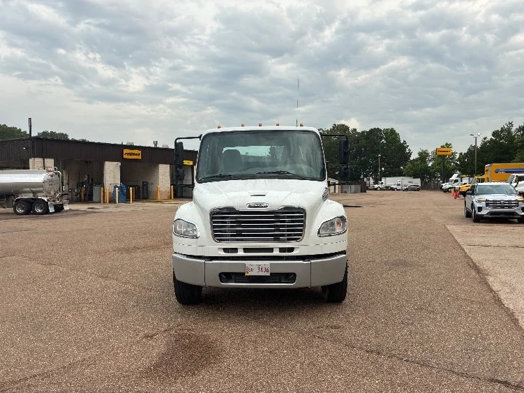 2021 Freightliner eM2 in Jackson, MS — photo 2