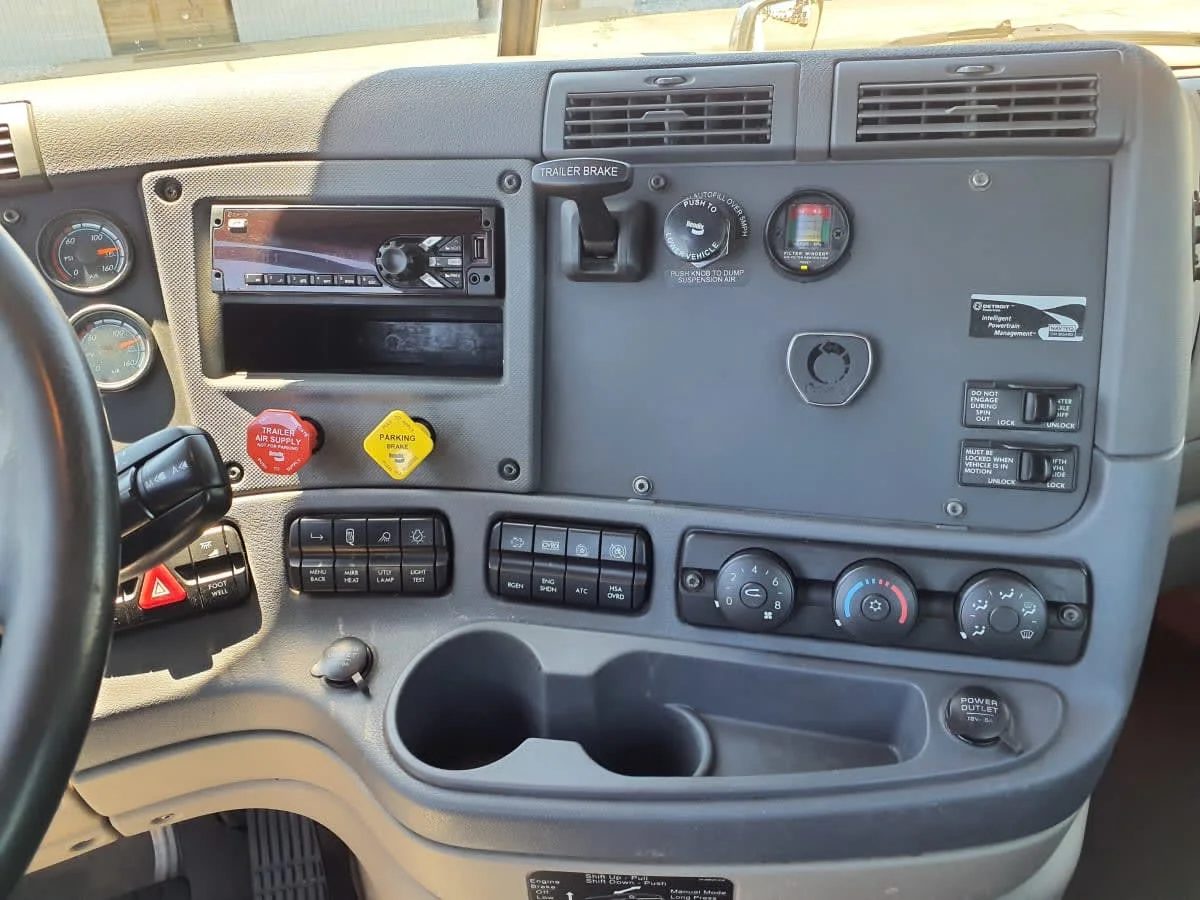 2019 Freightliner Cascadia in Oak Creek, WI — photo 12