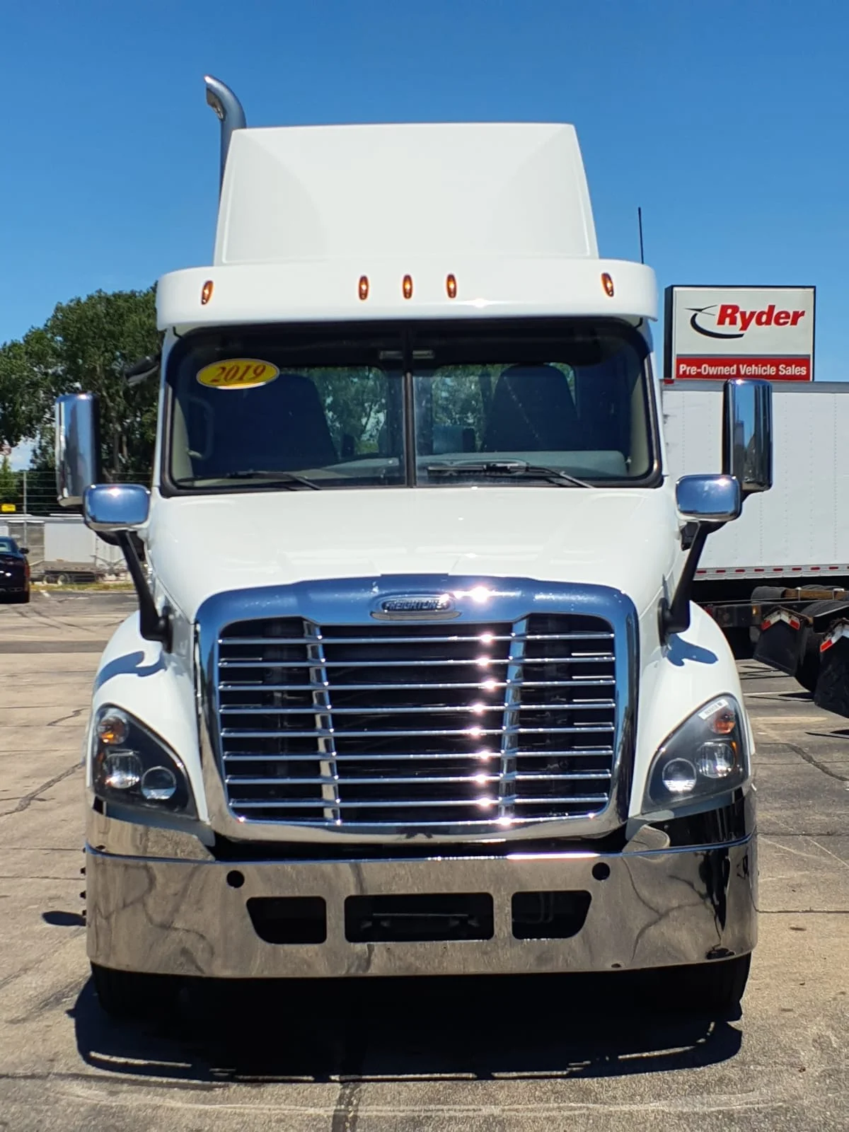 2019 Freightliner Cascadia in Oak Creek, WI — photo 2