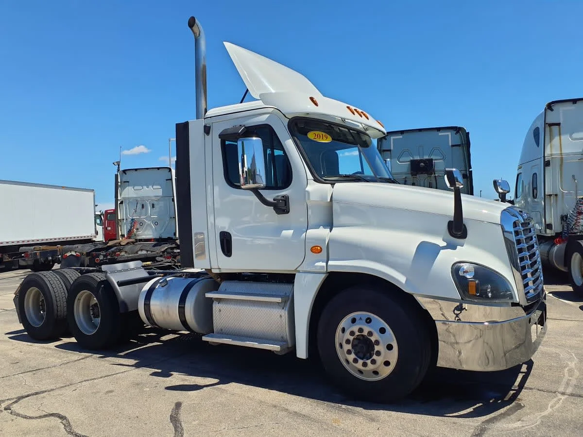 2019 Freightliner Cascadia in Oak Creek, WI — photo 3